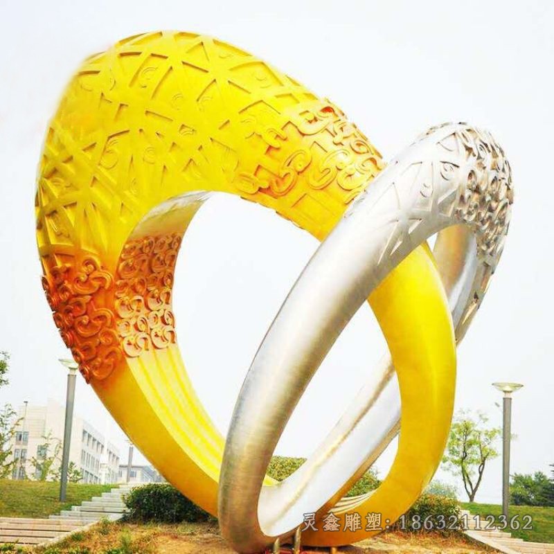 不锈钢彩绘圆环小区雕塑