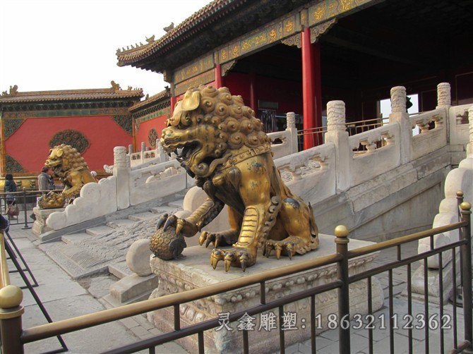 抽象狮子商场景观铜雕