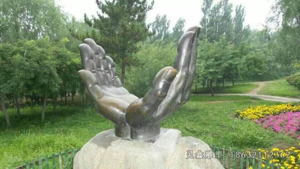 手掌标志广场景观铜雕