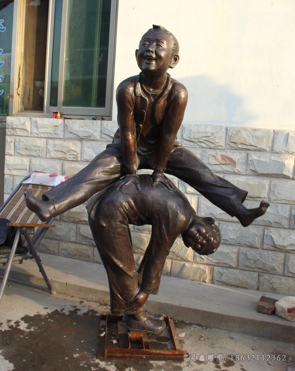 跳山羊小孩游戏景观铜雕