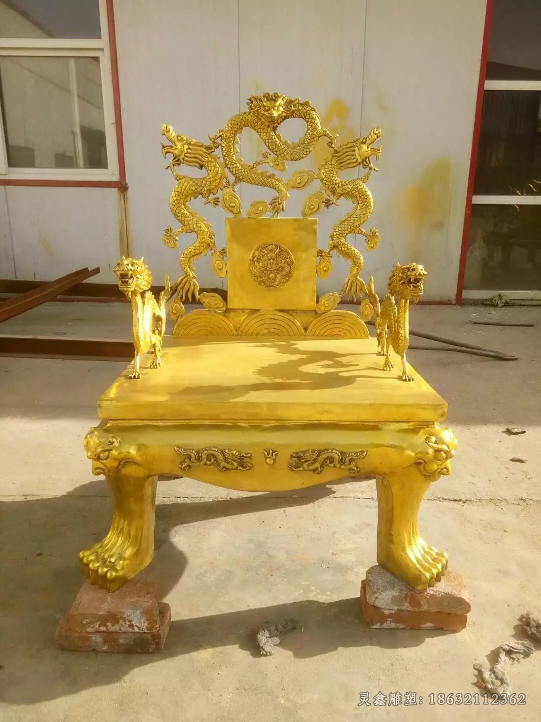 金色凳子景观标志铜雕
