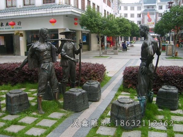 农耕挑扁担人物抽象铜雕