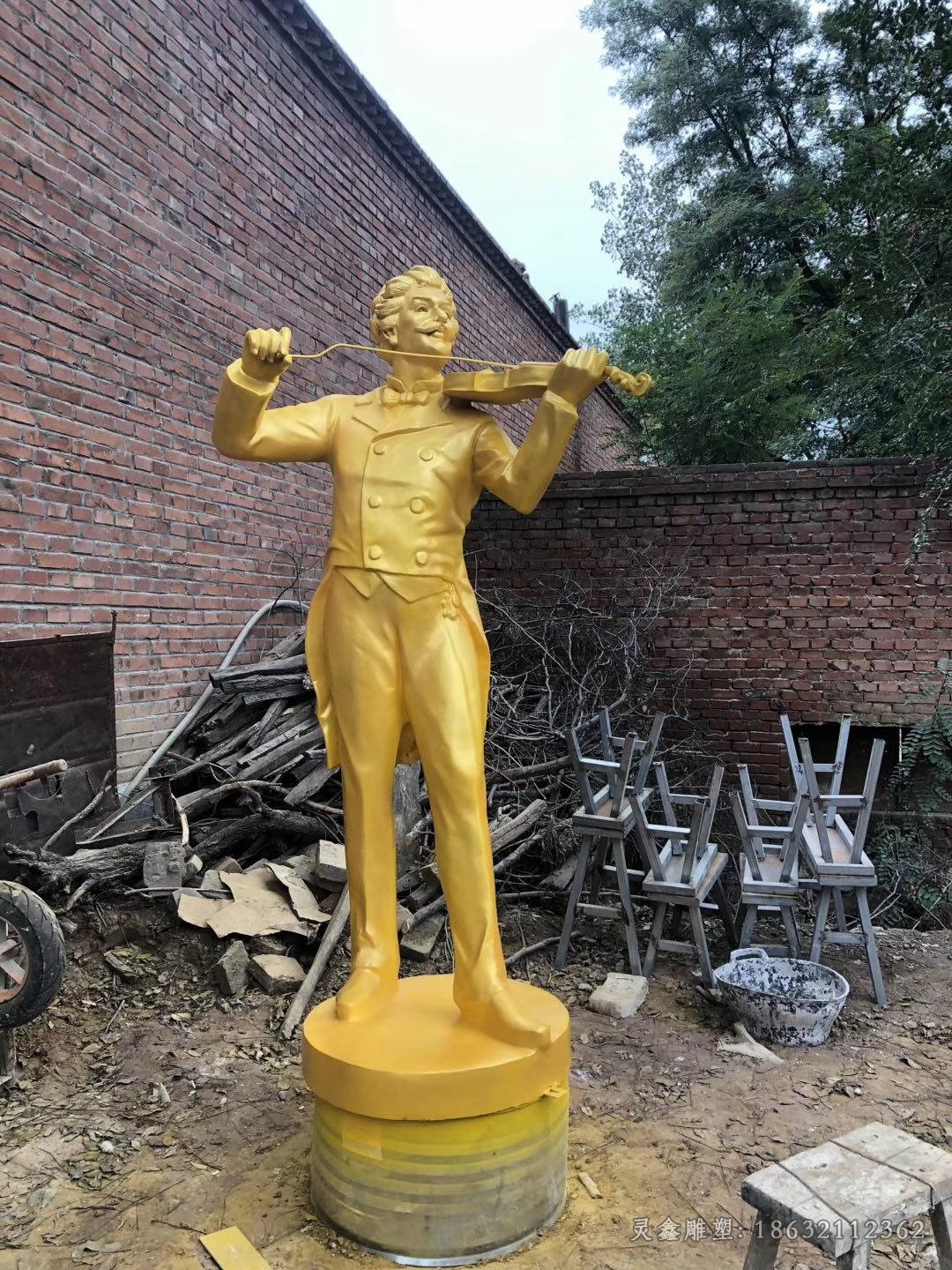 拉小提琴户外人物铜雕