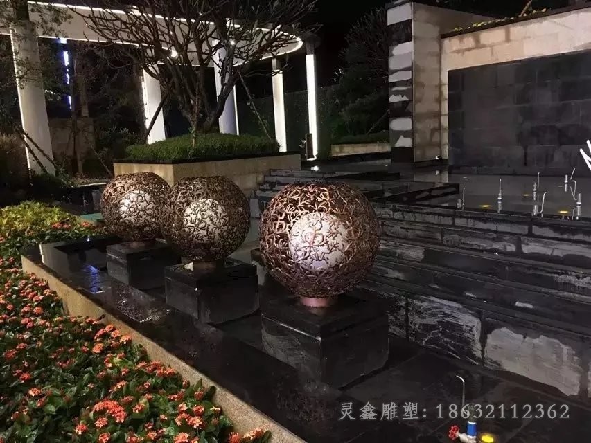 双层镂空球景观铜雕