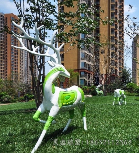 彩绘动物鹿景观不锈钢雕塑