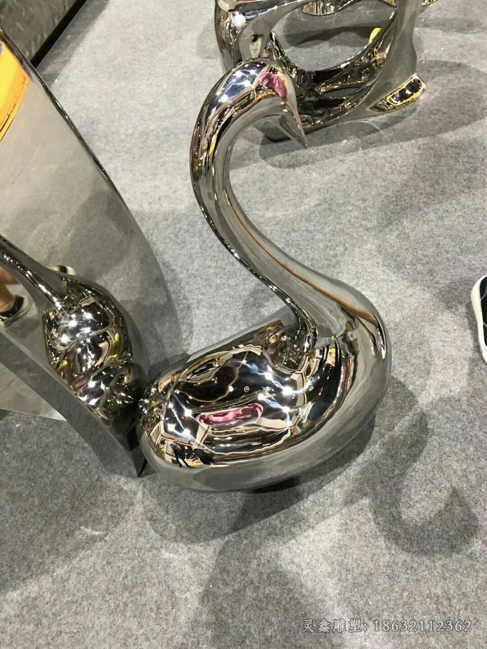 不锈钢天鹅动物标志雕塑