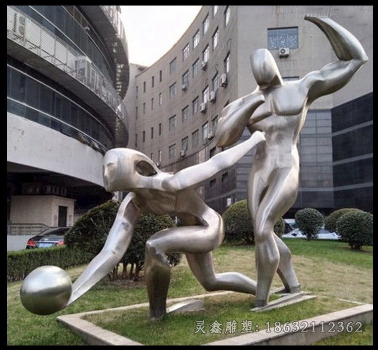 不锈钢抽象踢足球雕塑