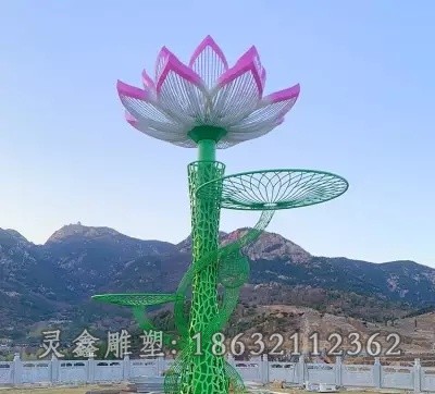 彩绘荷花不锈钢镂空雕塑