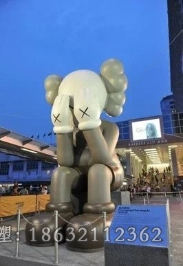 Kaws公仔抽象不锈钢雕塑