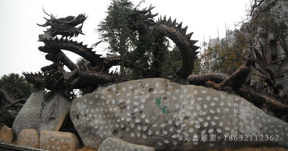 双龙嬉戏景观标志铜雕