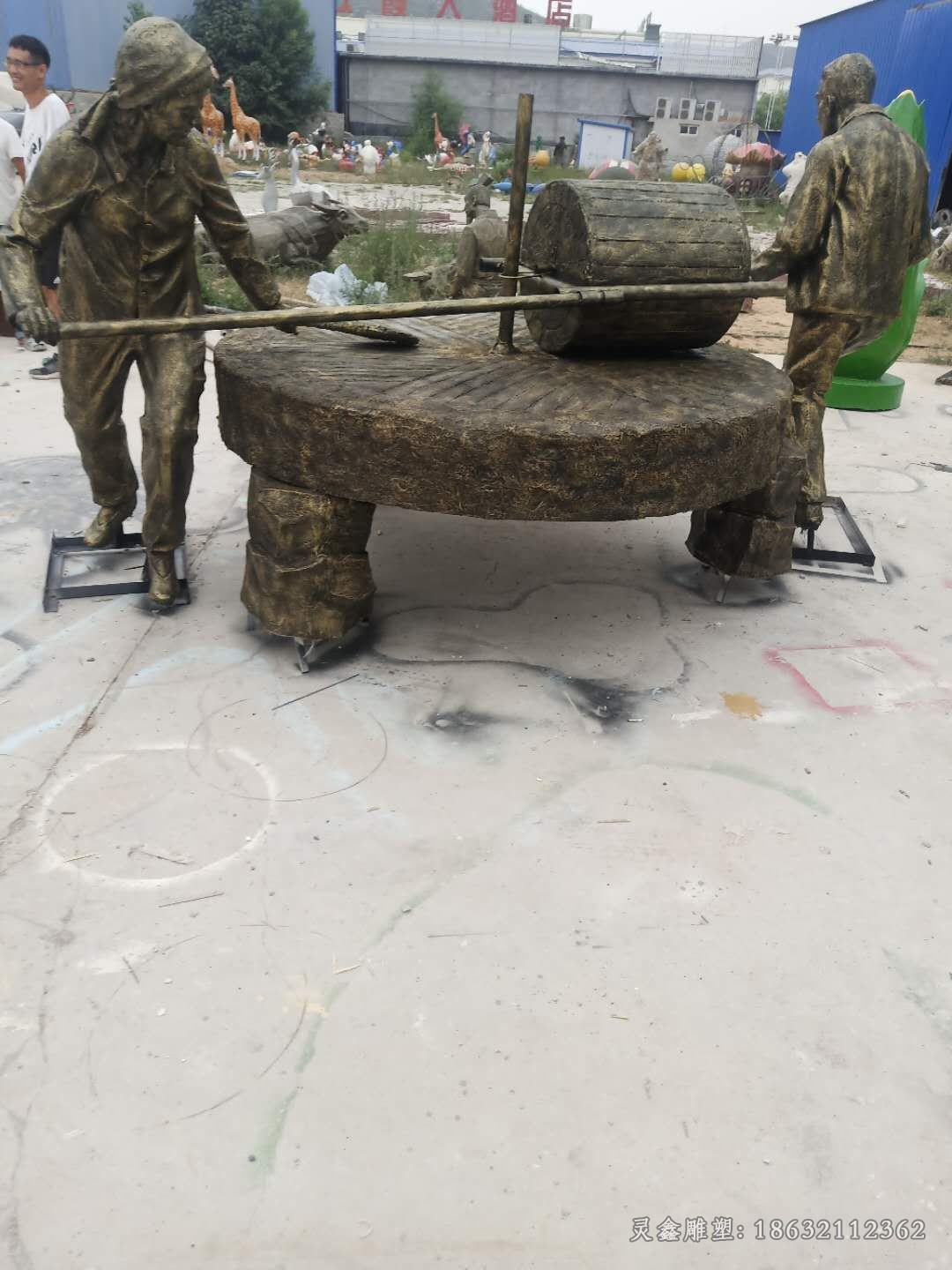 推磨人物景观城市铜雕