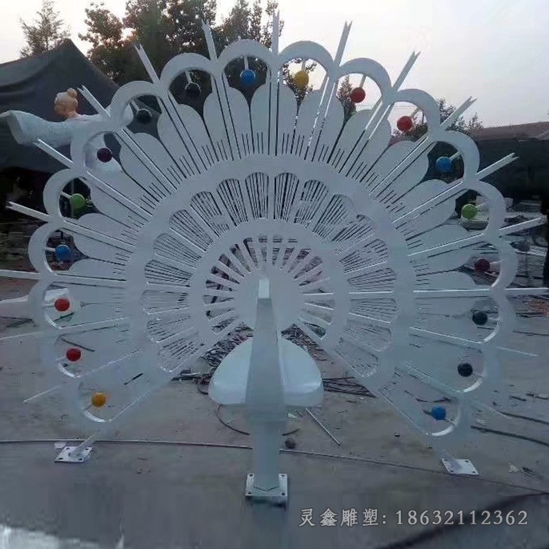 不锈钢孔雀景观雕塑