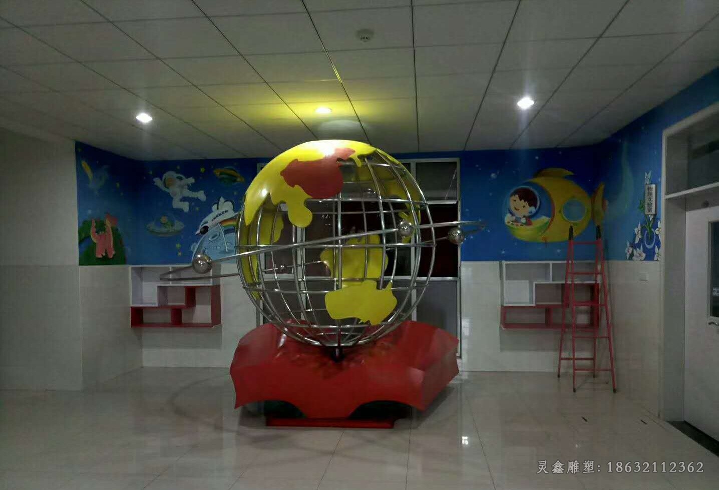 不锈钢彩绘地球仪雕塑