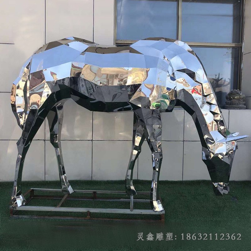 几何低头鹿标志不锈钢雕塑
