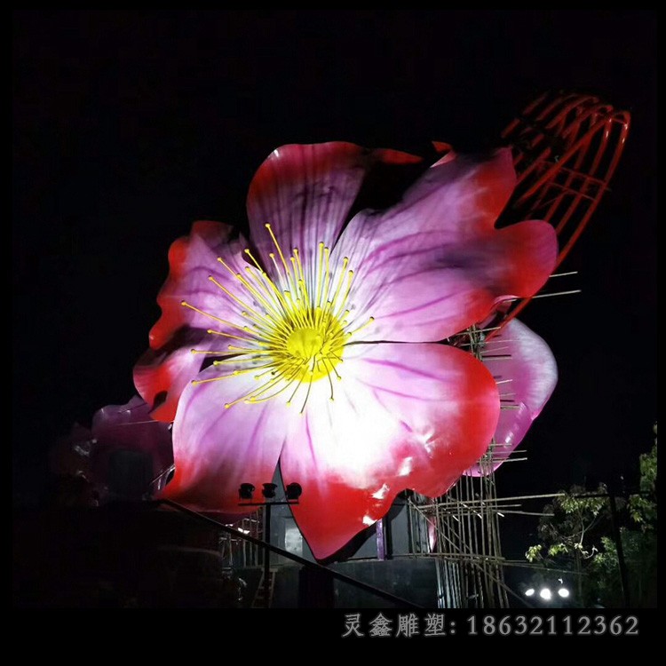彩绘花朵不锈钢雕塑