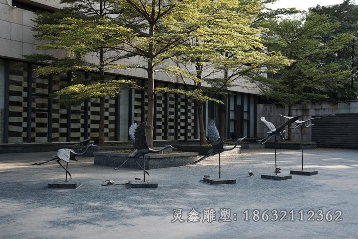 站姿仙鹤标志景观铜雕