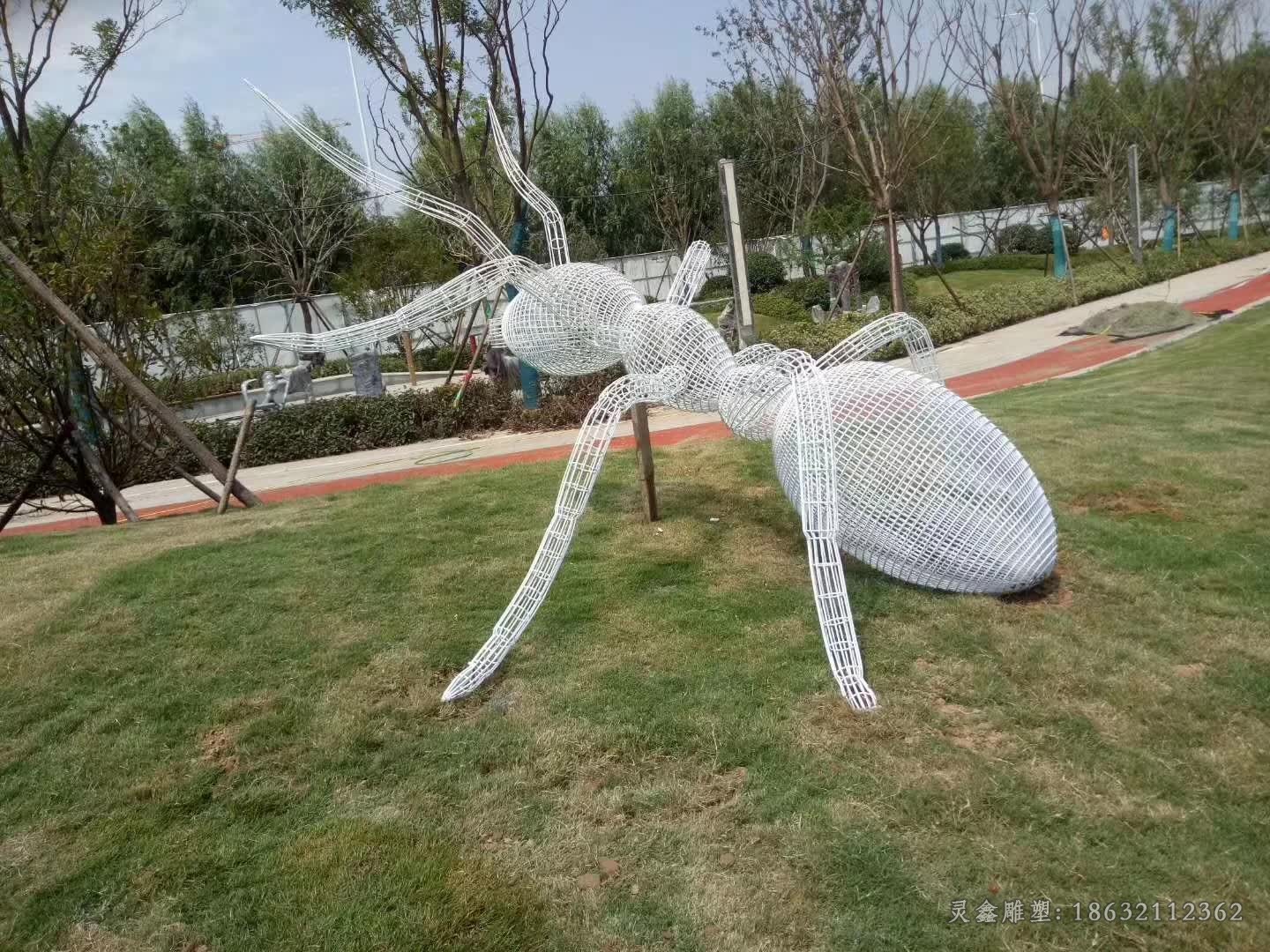 镂空不锈钢蚂蚁动物雕塑