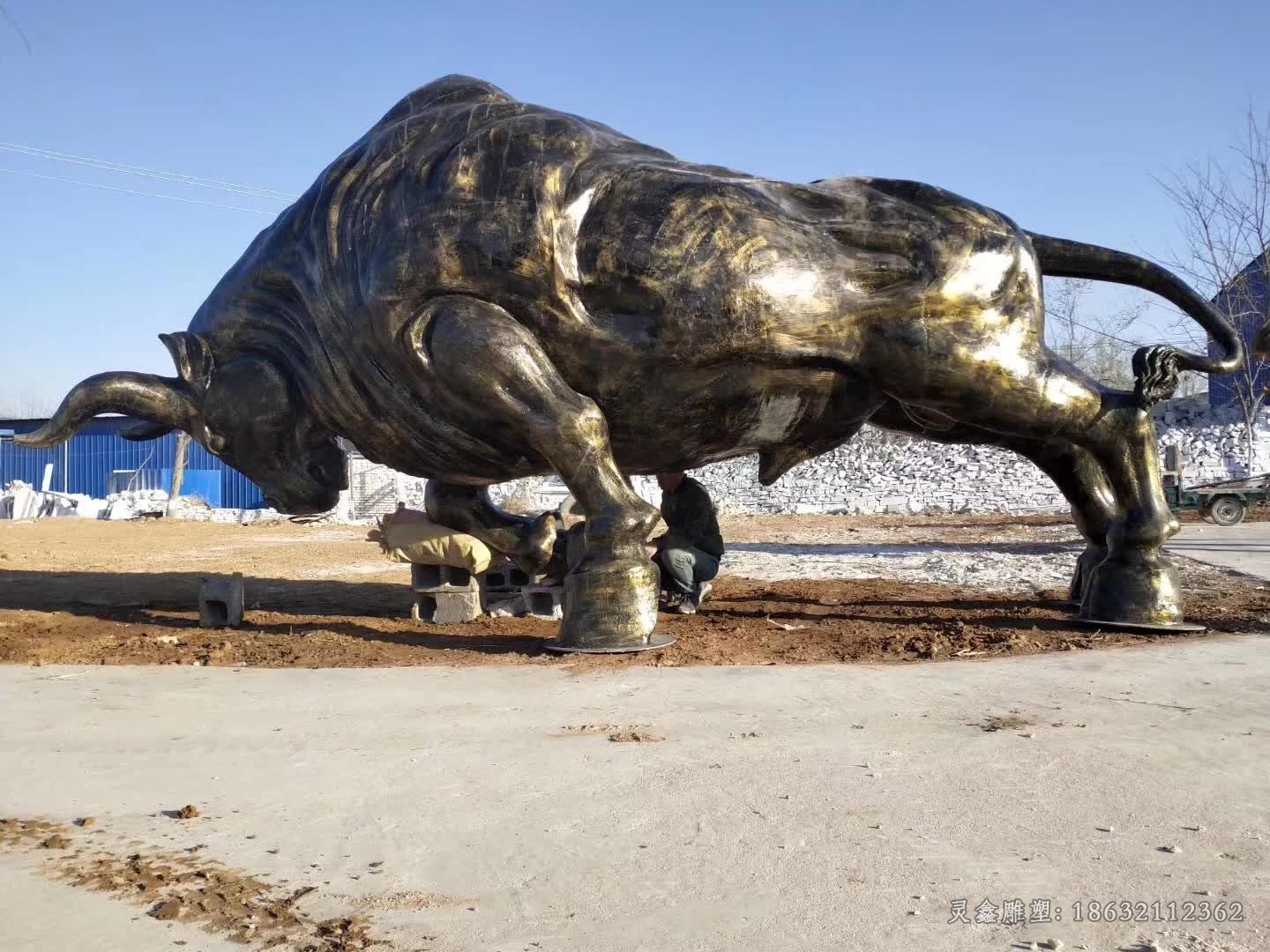 开荒牛动物景观铜雕