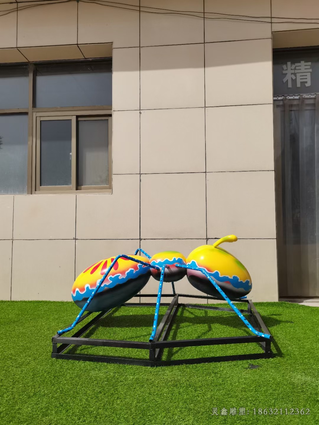 不锈钢彩绘蚂蚁雕塑