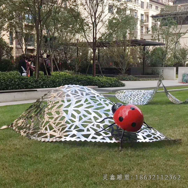 不锈钢七星瓢虫雕塑